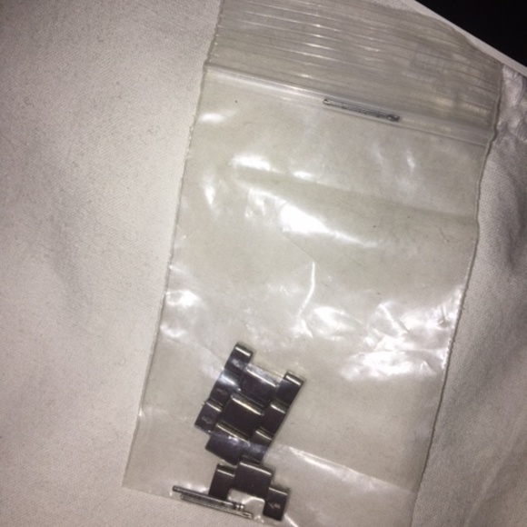 Coach Watch with Date and crystals around face - Picture 13 of 14